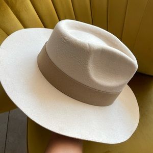 Teressa Foglia Felt Hat very chic & boho accessory
